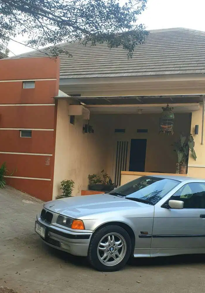 BMW 320i 1993 Bensin