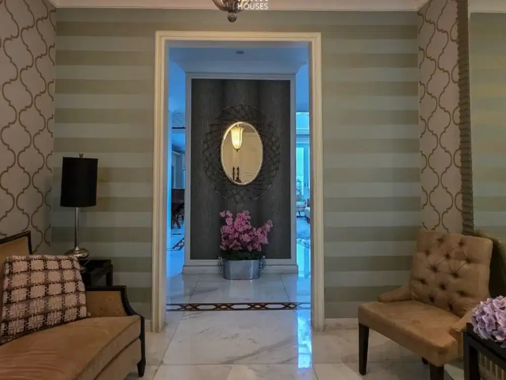Rumah Mewah Mega Kuningan 4KT 4KM Taman Luas SHM 26M