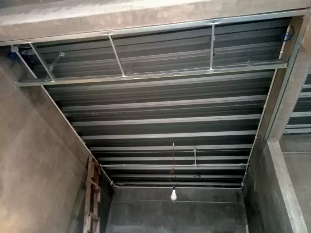 Pemasangan plafon, partisi, pvc