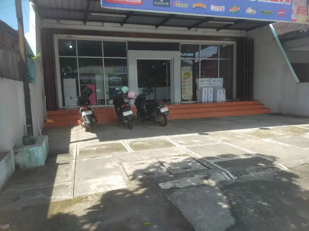 DIJUAL SEGERA :  Toko & Halaman Belakang