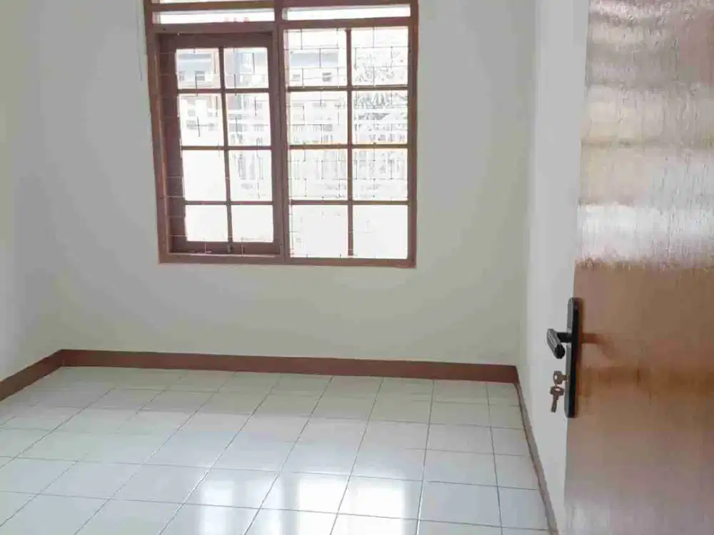 rumah luas siap huni di taman Kopo indah 2