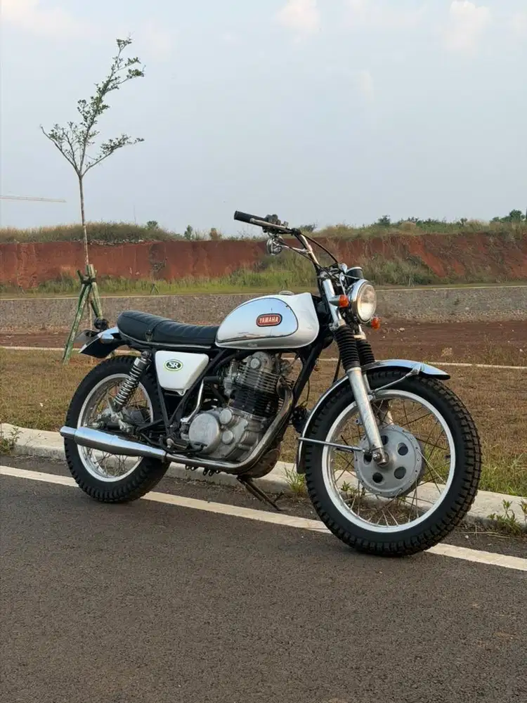 Yamaha SR 400 (70% original)