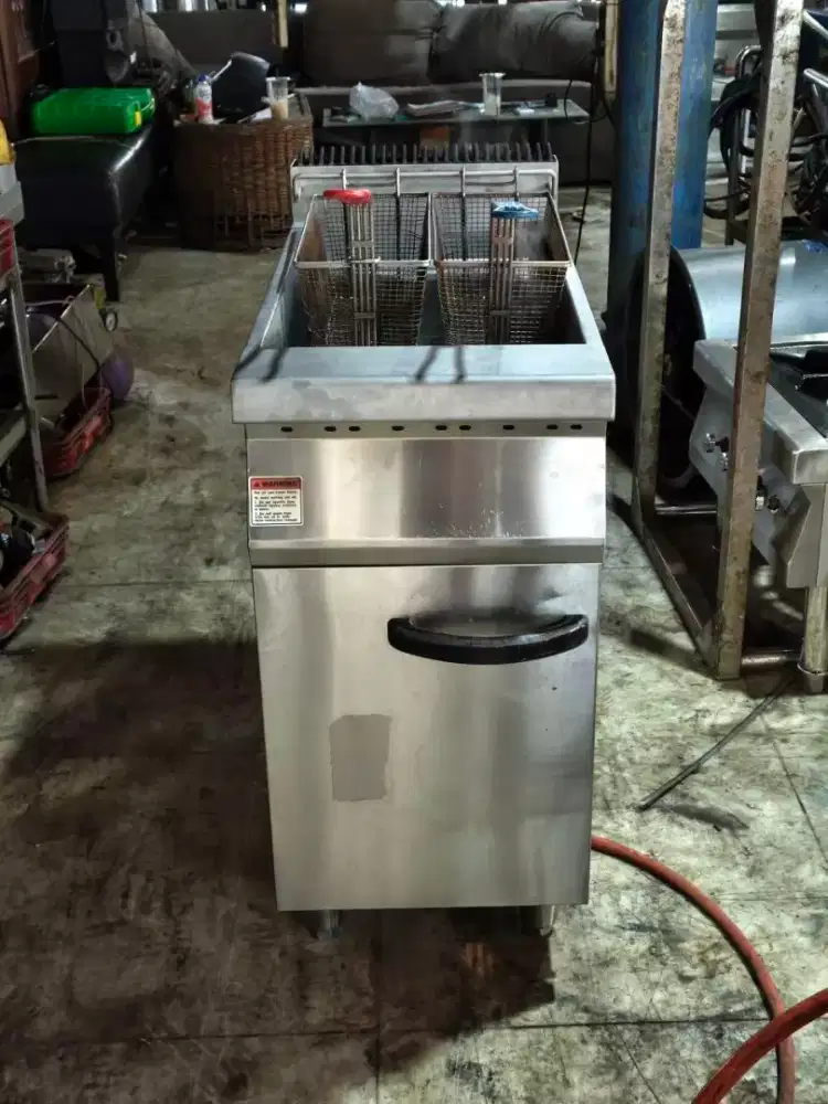 Deepfryer gas getra,kapasitas 20liter 

Thermostat on/berfungsi