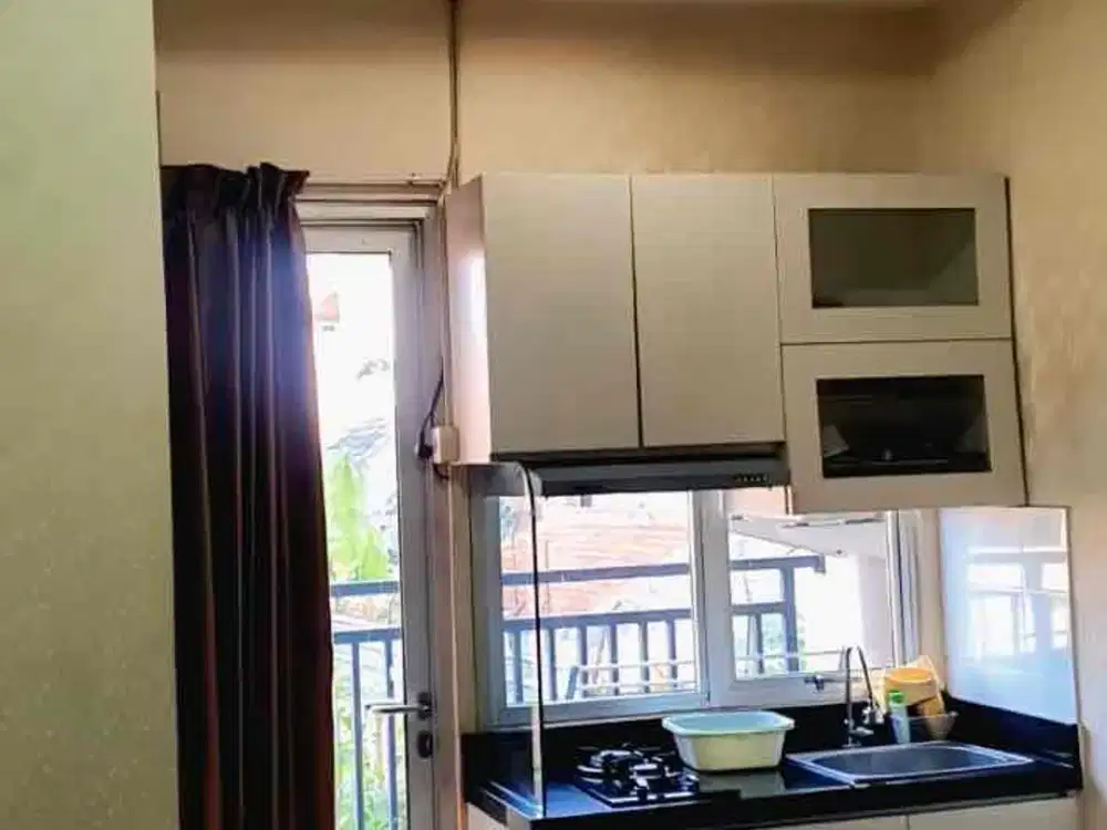 Di Sewakan Apartment di Sudirman Suites
Type Rosewood 2 BR ++
Lantai 1 Luas 47m2
Listrik 2000 watt
Full furnished + View taman + hadap selatan
Fisilitas 2 ac, 1 kulkas , 1 waterheater , kompor tanam

.
Perbulan 4.500.000 (min 3bln)
Per tahun 50jt