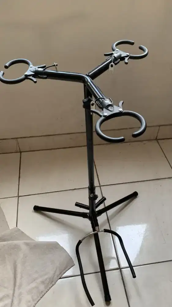 Dijual stand gitar triple