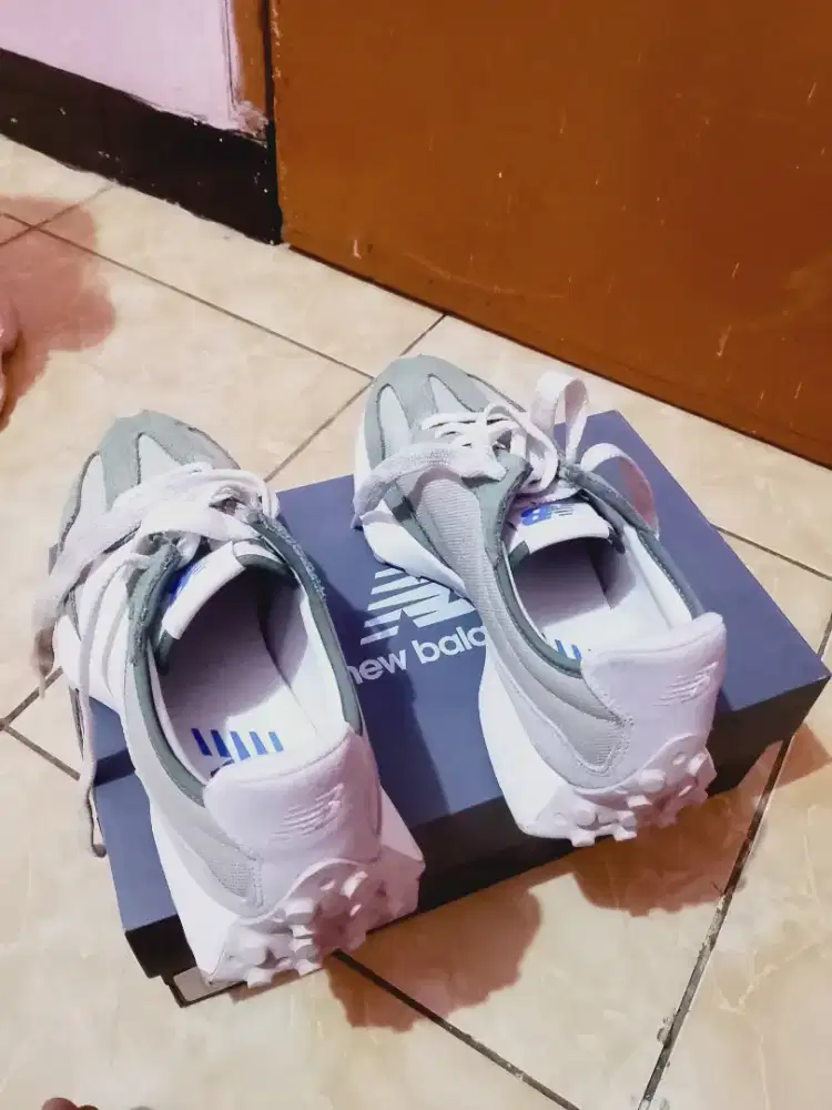 New Balance 327