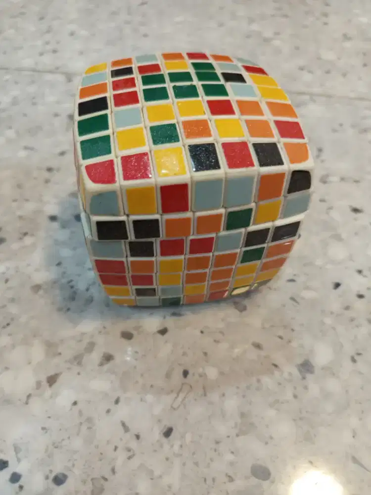 2 buah rubik dijual