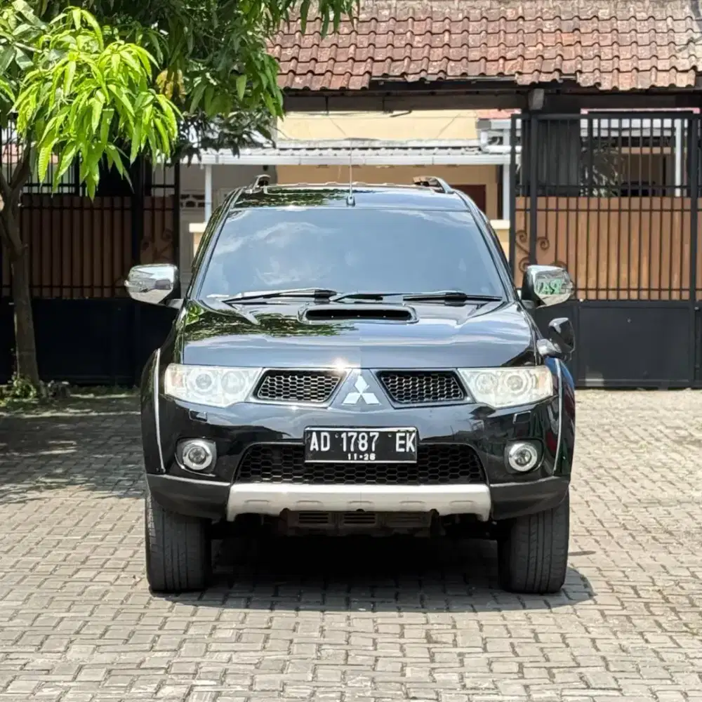 Pajero 4x2 dakar matic hitam