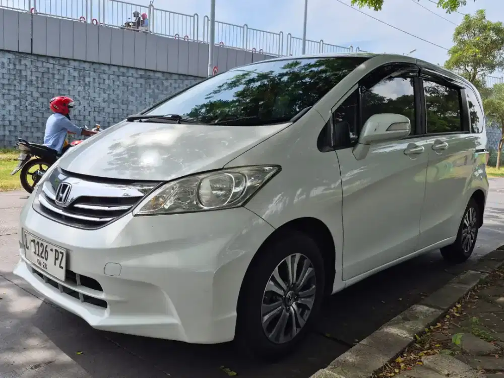 Honda freed 2013 E PSD ISTIMEWA