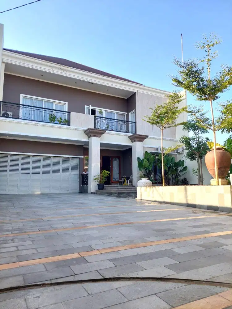Rumah Mewah dengan Kolam Renang dekat Filosofi Kopi Palagan
