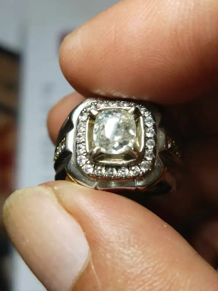 Cincin Perak Natural Colorless Zircon Dim.6.63x5.92x4.40 Langka