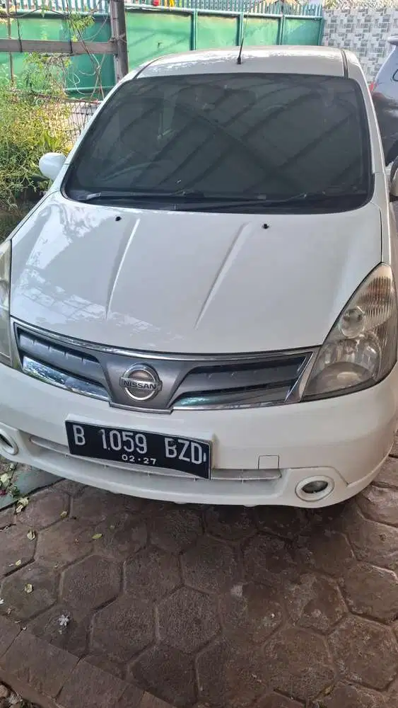 Nissan Grand Livina 2011