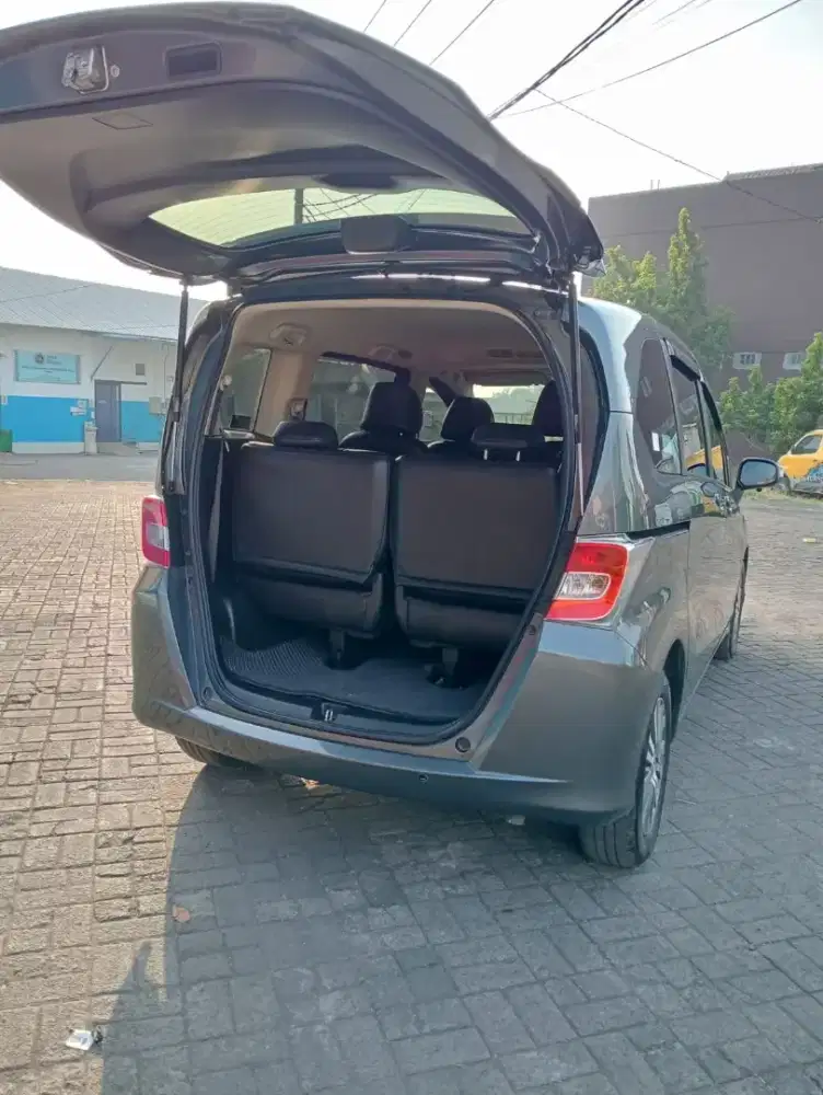 Honda Freed 2014 kondisi bagus