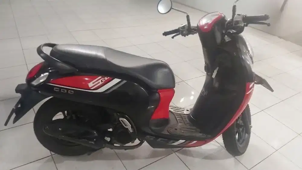 Honda scoopy 2023 merah hitam