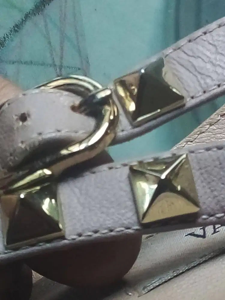 Authentic VALENTINO GARAVANI ROCKSTUD like NEW