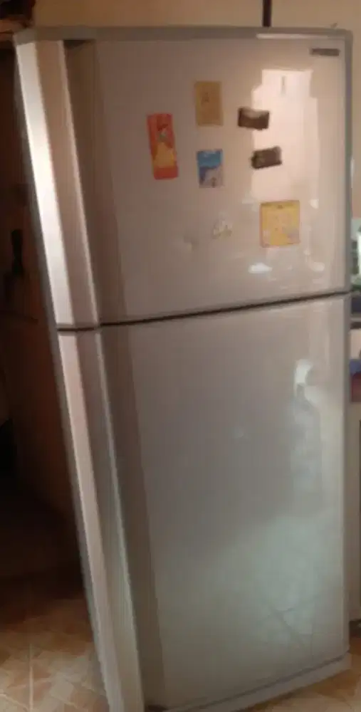 Samsung kulkas 2 pintu tinggi 180cm