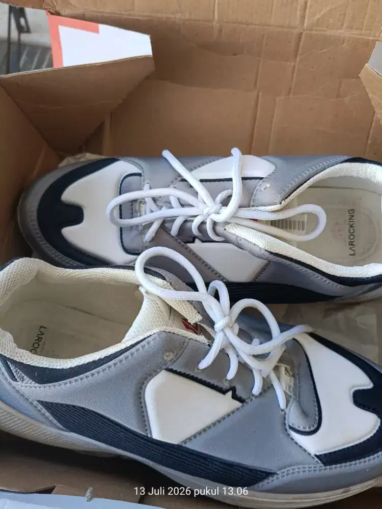 Bekas sepatu fashion pria nomer besar kenjeran Surabaya