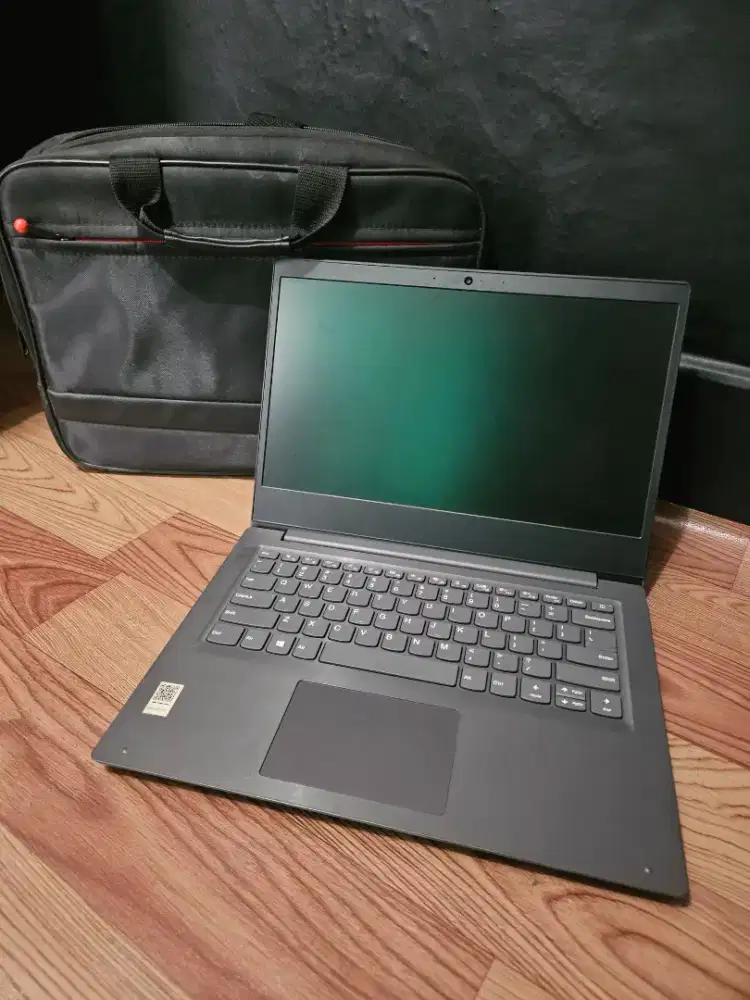 Laptop lenovo v14