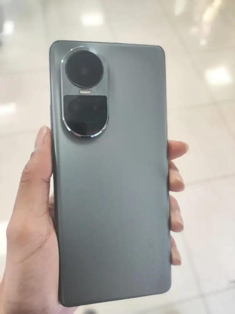 Oppo Reno 10 Pro 5G 12/256GB
Black