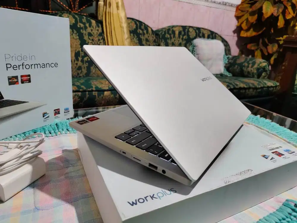 Laptop advan workplus seri baru , design mewah stainles,