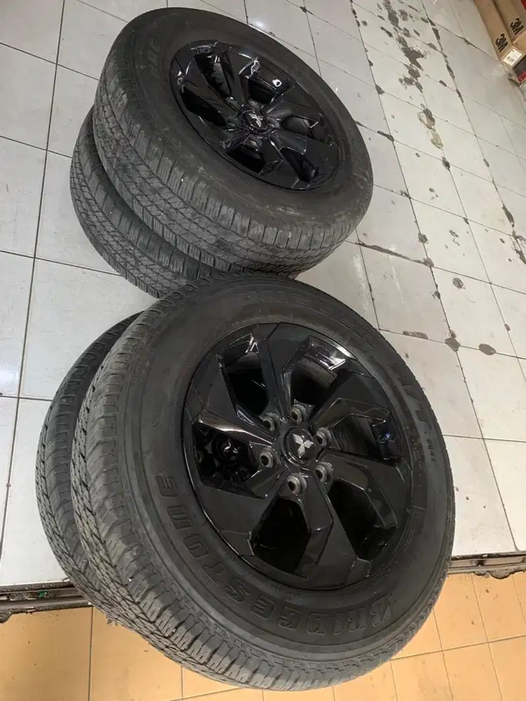 Ban bridgestone copotan pajero ring 18