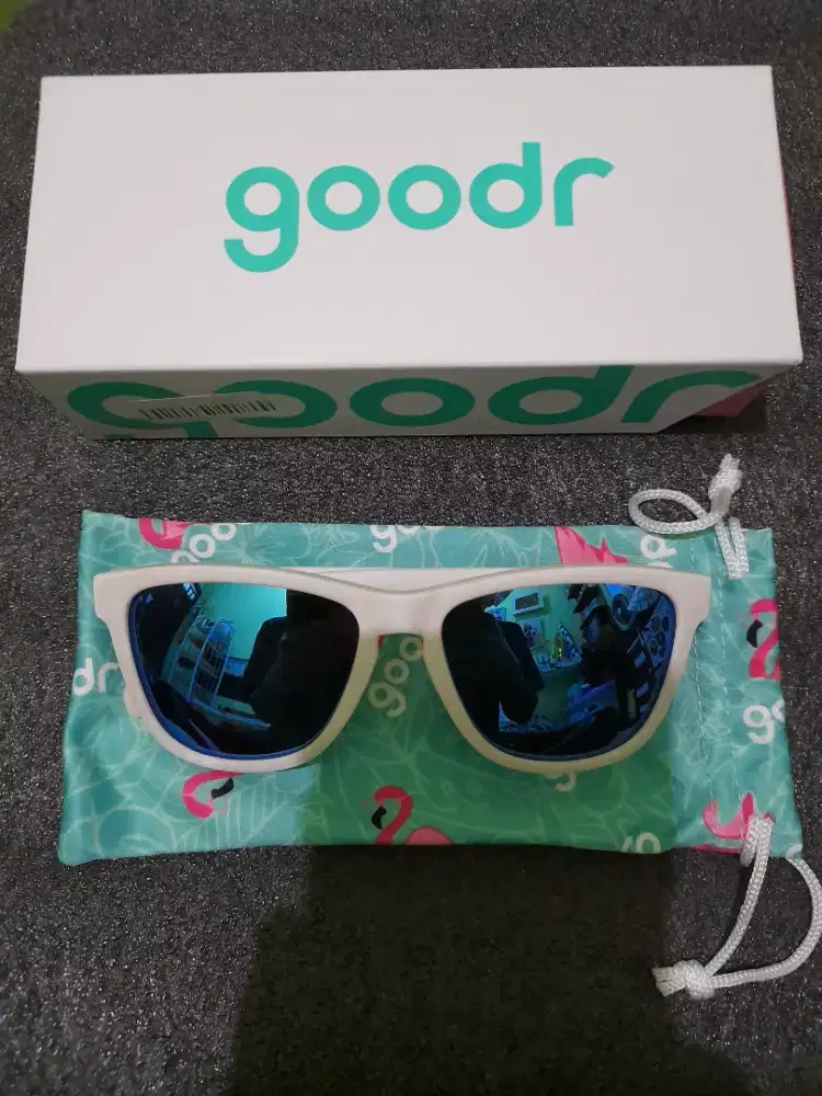 Kacamata goodr biru putih