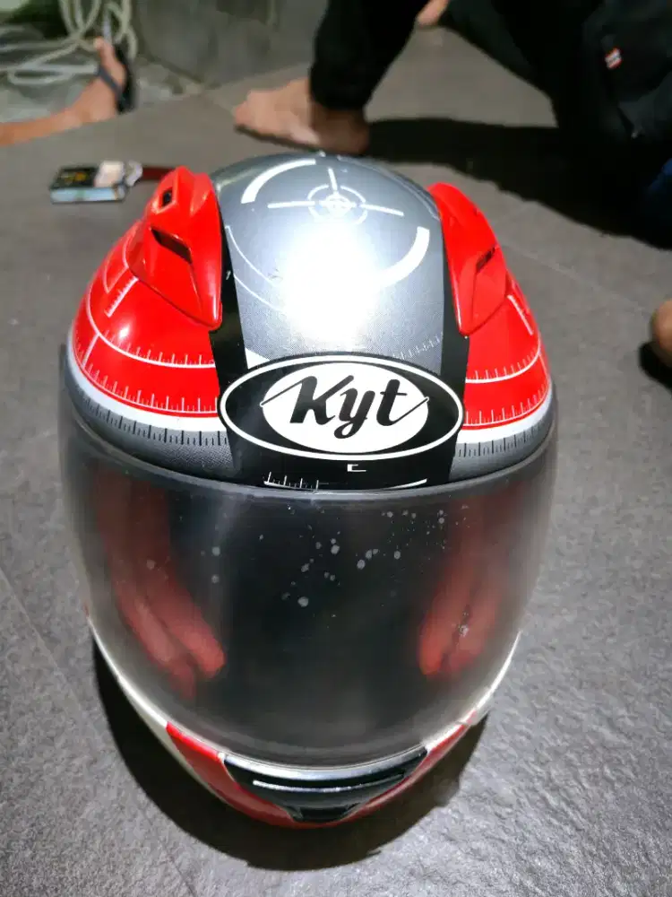 Jual Butuh helm KYT Original
