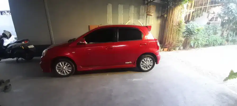 Toyota Etios Valco type TOM'S