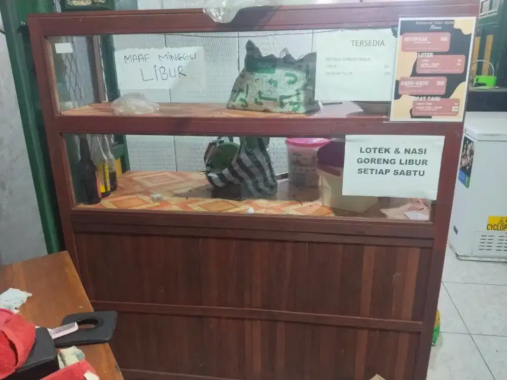 Etalase untuk jualan