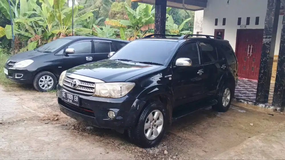 Dijual Toyota Fortuner 2.7 V Bensin 4x4 Automatic
