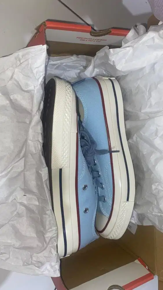 Sepatu sneakers