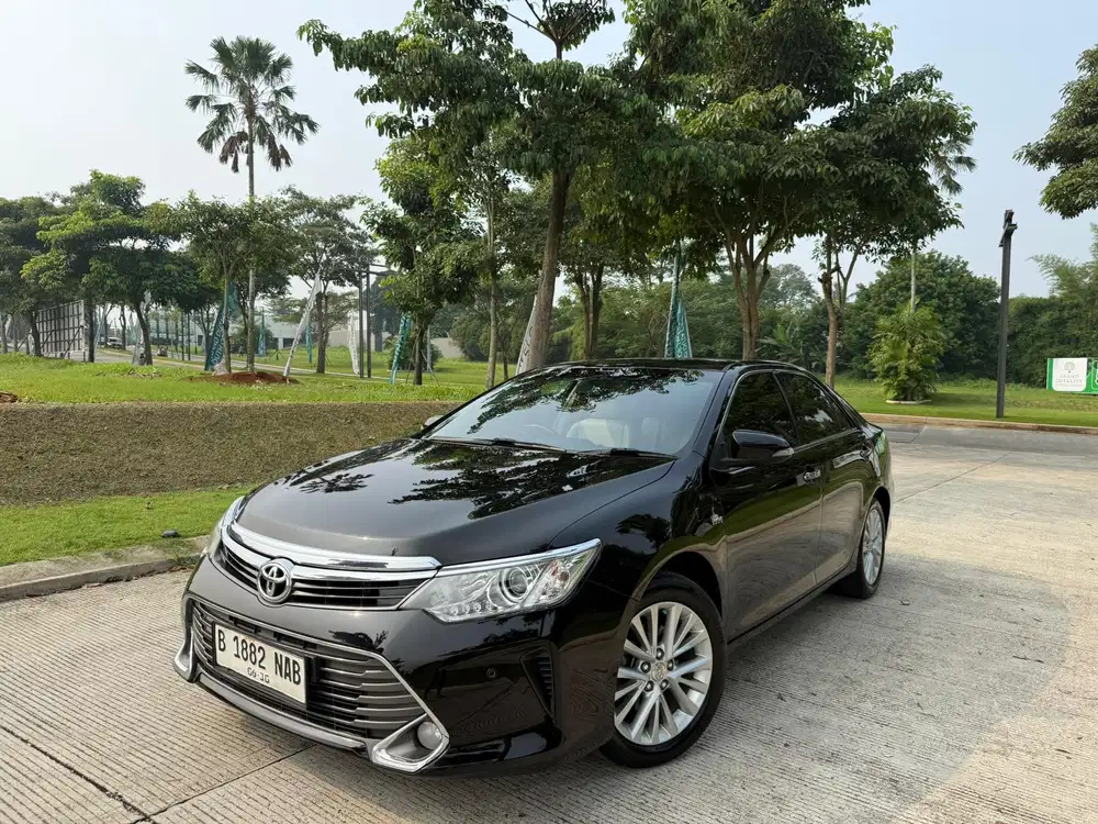 Toyota Camry 2.5 V Automatic 2015 Hitam