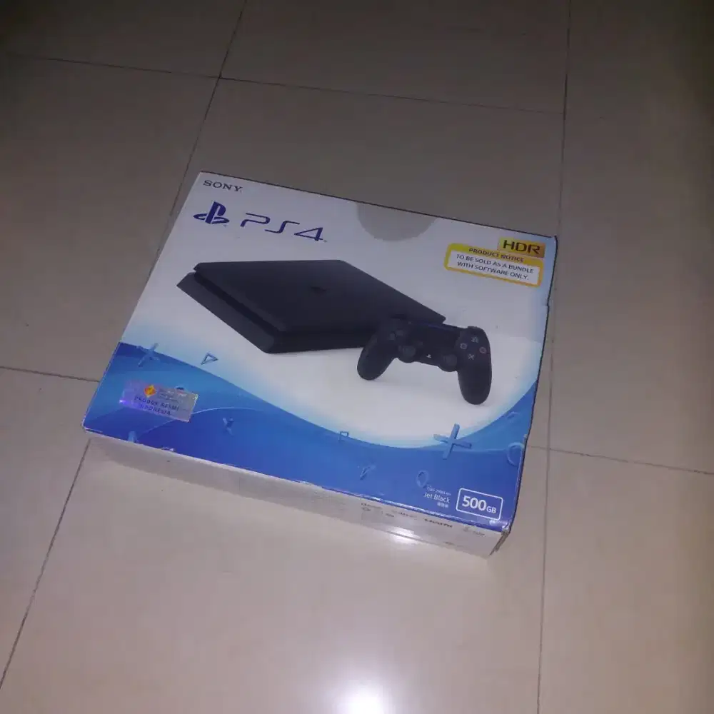 Di jual cepat PS4 Original Berserta VR PS4