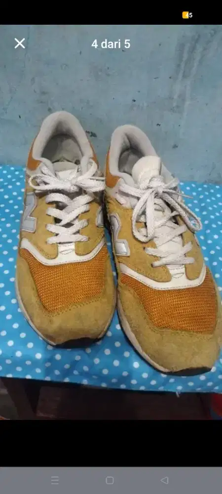 Jual sepatu NB bekas