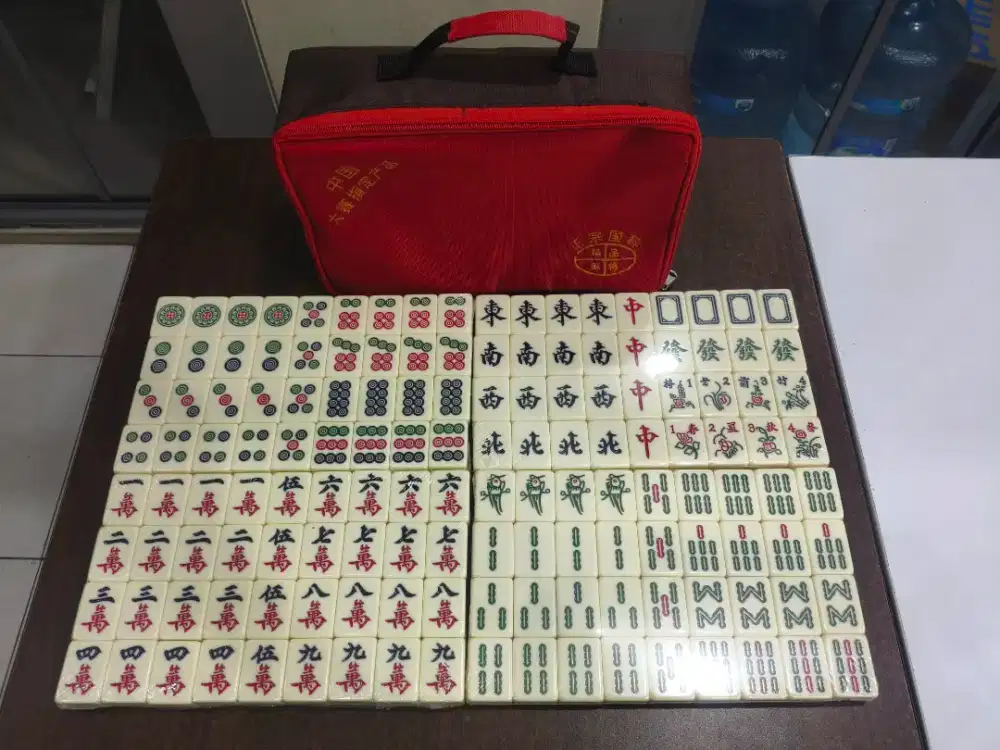 WTS Mahjong tiles, ukuran 38mm, white set, Baru ya, dapat tas dan dadu