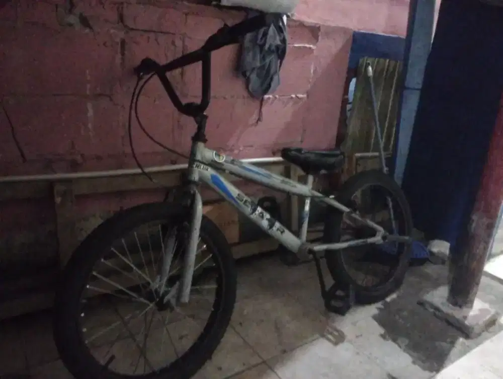 Sepeda senator bmx
