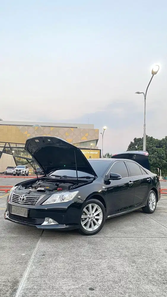 Toyota Camry XV50 2.5 V AT 2012 Hitam – Langsung Pemilik