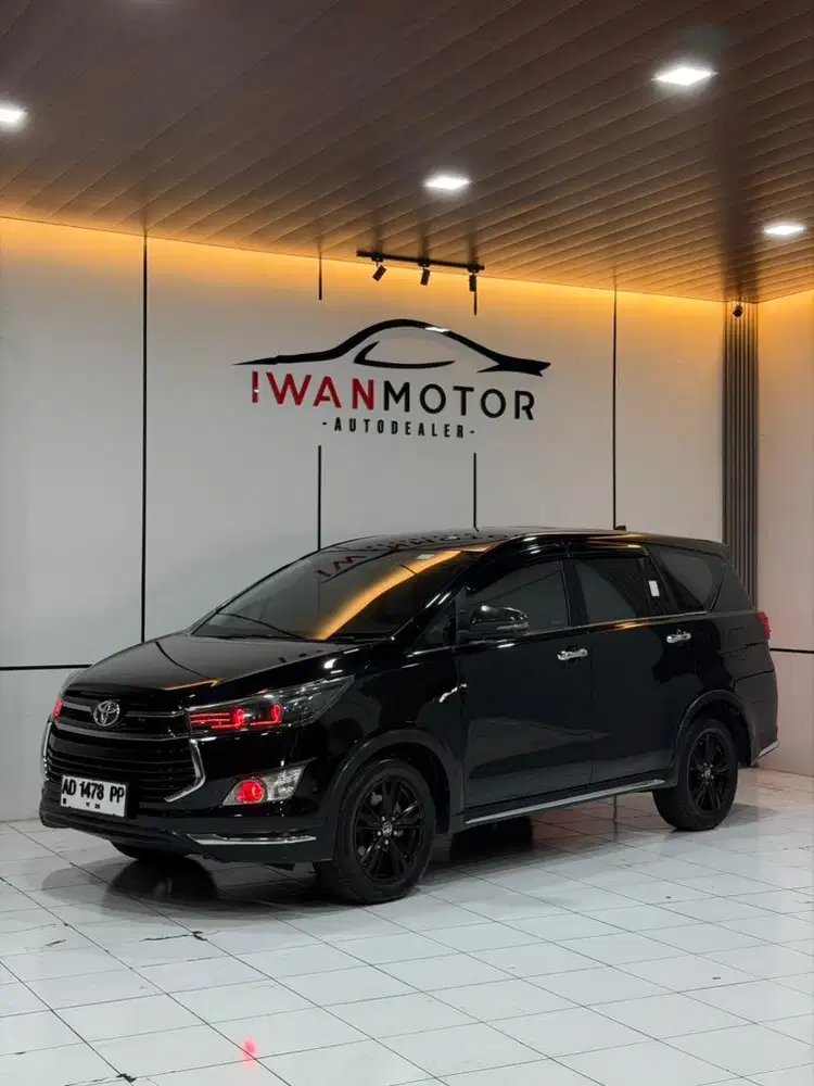 Plat AD Istimewa! Toyota Venturer 2.4 Diesel AT Tahun 2019