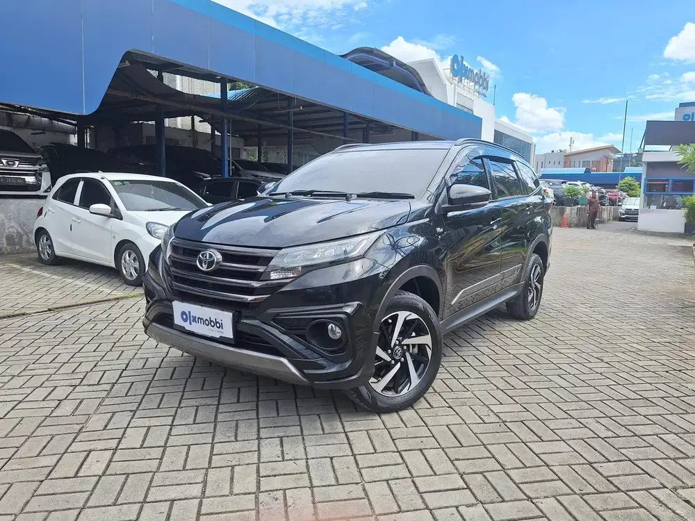 TDP 1 JUTA Toyota Rush 1.5 GR Sport Bensin-AT 2023 Hitam CINAB