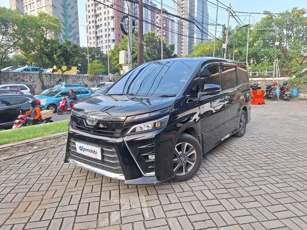 TDP 1 JUTA Toyota Voxy 2.0 Bensin-AT 2021 Hitam CVVIB