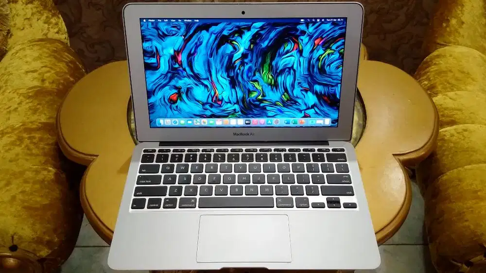 Macbook Air 11 inch Super Slim Skripsi Zoom Core i5 Ram 4GB SSD 256GB