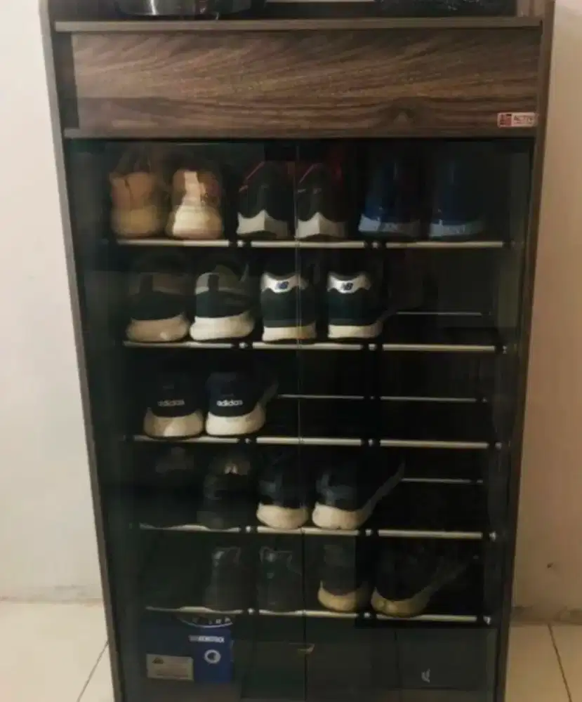 Rak Sepatu Kaca