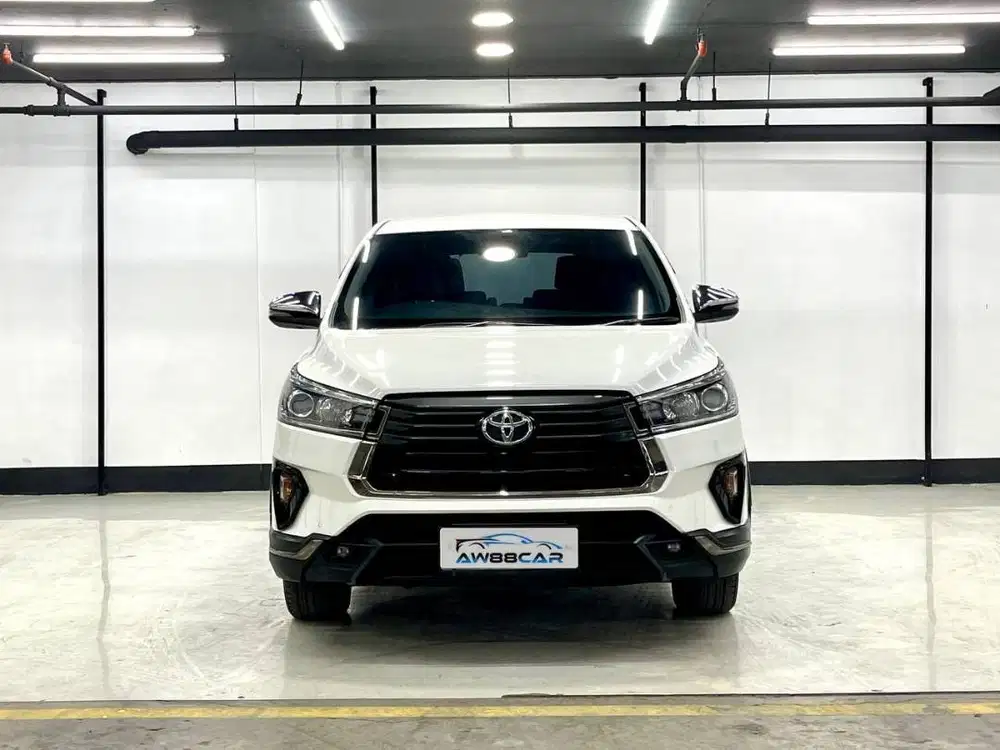 Toyota Kijang Innova Venturer 2.4 AT Diesel 2021 Putih