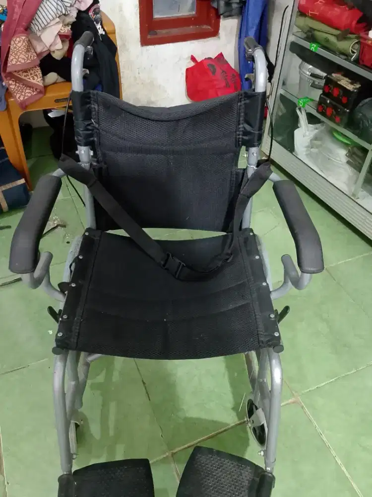 Kursi roda manual