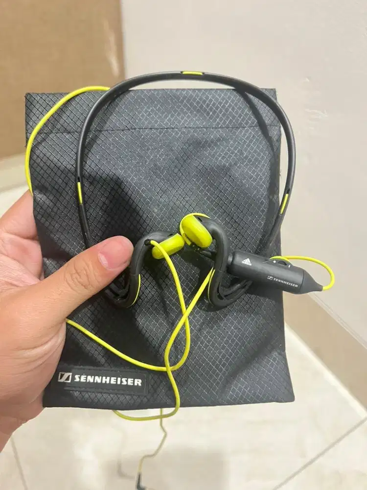 Headset Kabel Jogging Adidas x Sennheiser PMX 680