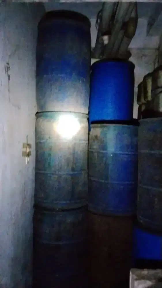 Drum Biru Bekas Minyak