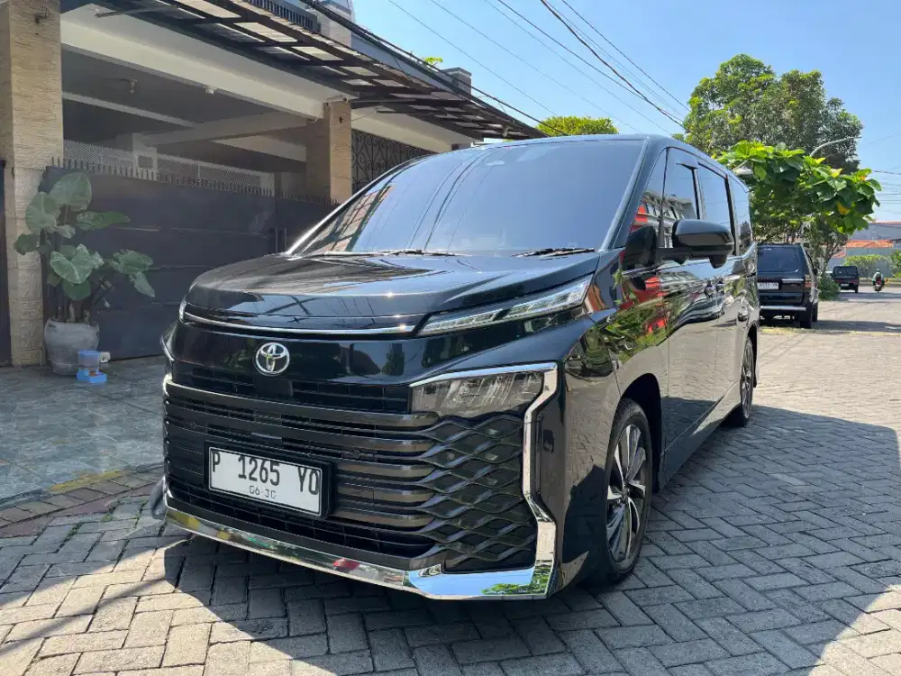 Toyota Voxy 2022 Matic Km 61 rb