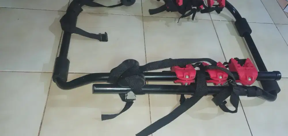 Rak Sepeda Belakang Mobil universal Bekas (Muat 3 Sepeda) Kondisi Baik