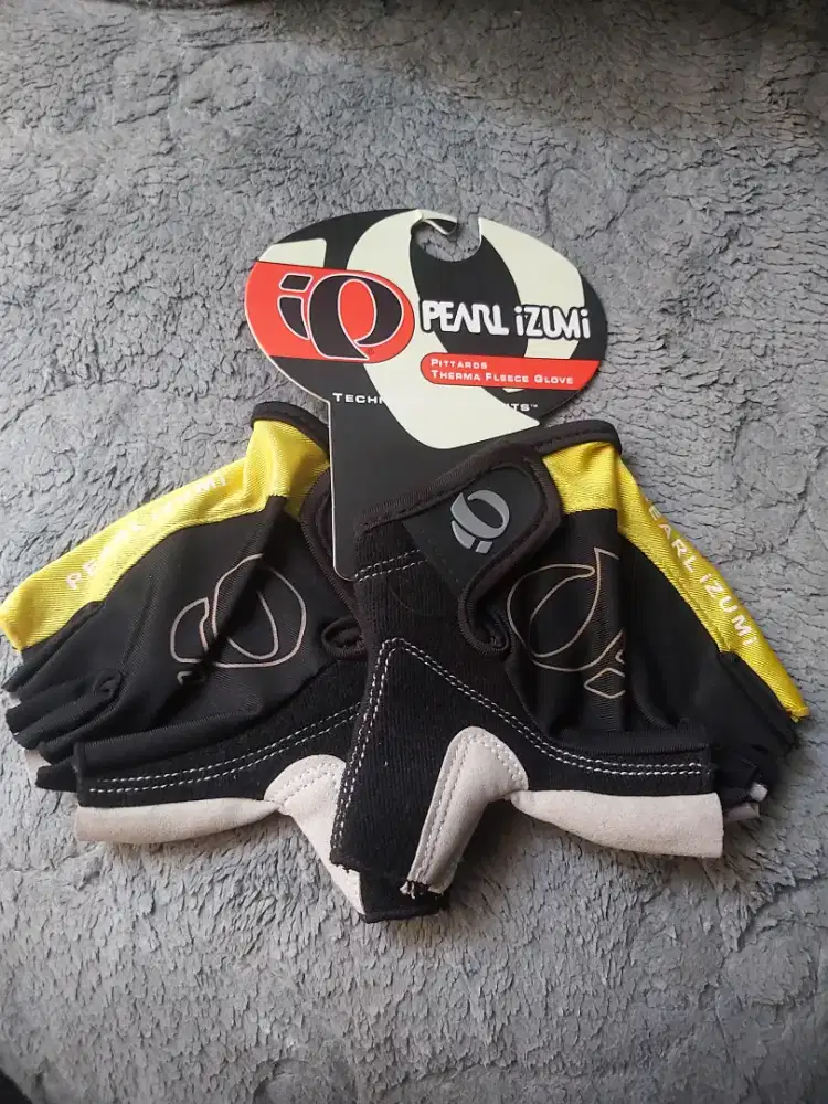 Sarung tangan half finger,masih baru,