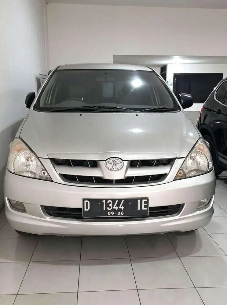 Toyota Kijang Innova 2005 Bensin